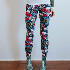 Agnes & Dora L Floral